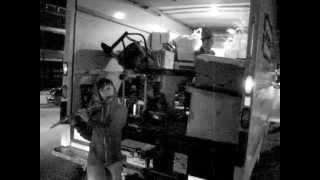 Angel Deradoorian (Dirty Projectors) - Impromptu Jam w/ Random Passersby - 2007-08-31, Ann Arbor, MI