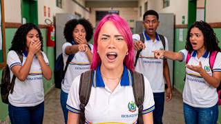 NESSA ESCOLA NÃO PODE PINTAR O CABELO! thumbnail