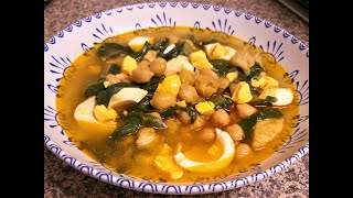 Potaje de garbanzos de vigilia con bacalao y acelgas, recetas de semana santa.