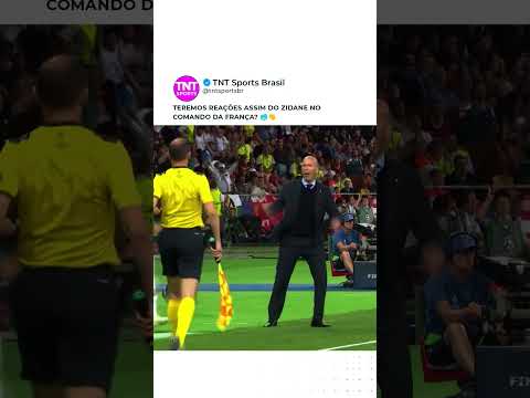 Acontece qualquer coisa no jogo, o Zidane reage assim imediatamente: 👋👋👋👋 #shorts