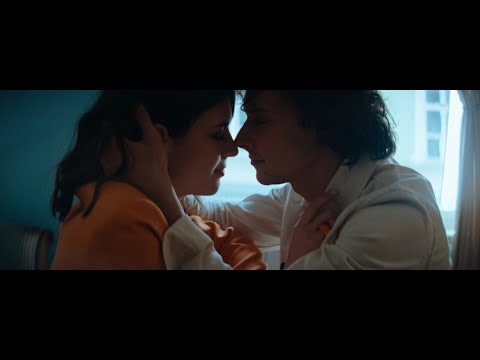 MIA – STRANAC KOJEG ZNAM (OFFICIAL VIDEO)