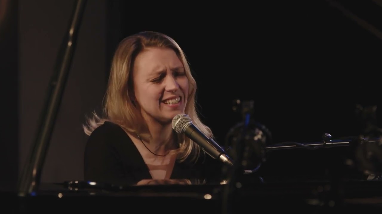 Hannah Scott - The Dead Of The Night (Live at The Stables for IFMK)