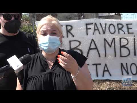 Auto che sfrecciano ad alta velocità: la protesta dei residenti di via del Leone