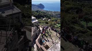 Un video che, partendo dalla storia di Tifeo - Il Gigante che dorme, introduce all'omonimo cammino, e racconta uno dei sentieri più interessanti, Il Sentiero del Tufo Verde e delle Case di pietra.