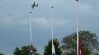 preview picture of video 'Lancaster flypast hunsel 04-05-2009 by CRASHSITESLIMBURG'