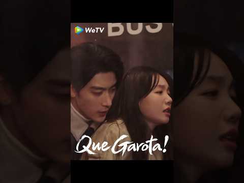 Diz que o relacionamento nunca passou de encenação, mas está apenas tentando conter os sentimentos.