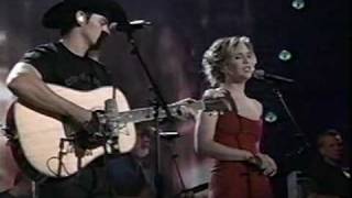Brad Paisley &amp; Alison Krauss - Whiskey Lullaby (LIVE)