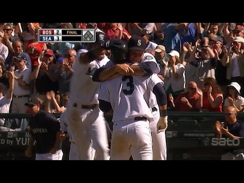 Gutierrez wins the game with walk-off RBI