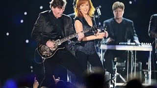 Reba McEntire Performs at the 2015 ACM's