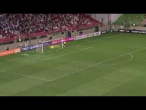 Golaço de Otero do meio de campo,  Atlético Mineiro  3 x 0 Coritiba