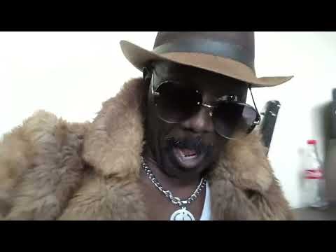 WAITER IN KURE-KENNET B