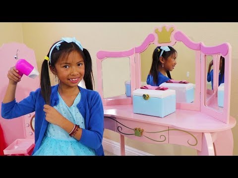 Wendy Pretend Play with Girl Makeup Toys & Disney Princess Dolls