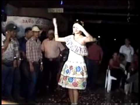 Entrada de Leanys y su Corte