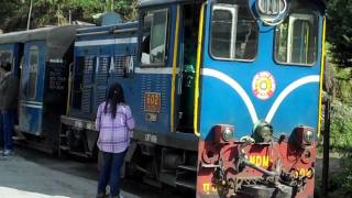 preview picture of video 'INDIAN RAILWAYS Darjeeling Hill Railways NDM#602 signs off at Tung station.MP4'