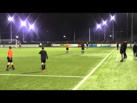 17 dec 2014 VV De Meern D3 - VV De Meern D2 vriendsch 2-3 Goede redding Sven