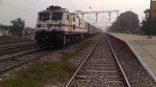 preview picture of video 'AMRITSAR,NEW DELHI SWARN JAYANTI SHATABDI EXP AT FULL SPEED.#110KMPH.'