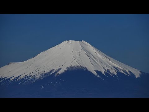 شاهد للمرة الأولى منذ 1960.. إغلاق الطرق المؤدية إلى جبل فوجي الياباني أمام هواة التسلق…