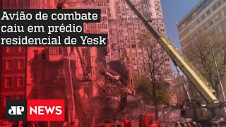 Guerra na Ucrânia: Míssil russo atinge prédio em cidade portuária