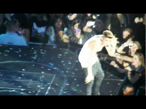 Justin bieber faints on stage. London 02 arena 07/03/13