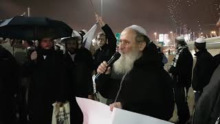 הרב שרקי בהפגנה בעקבות רצח אורי אנסבכר הי"ד | קריאה לרשויות: "הגיע הזמן להתעורר ולעשות מעשה!"