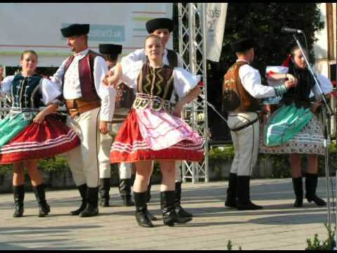 Vyrostnú mi pod obloškom - ľudová pieseň z Gemera  (slovak folk song)