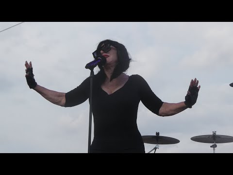 "Johnny  Are You Queer?" Josie Cotton@Pier 17 New York 8/2/25