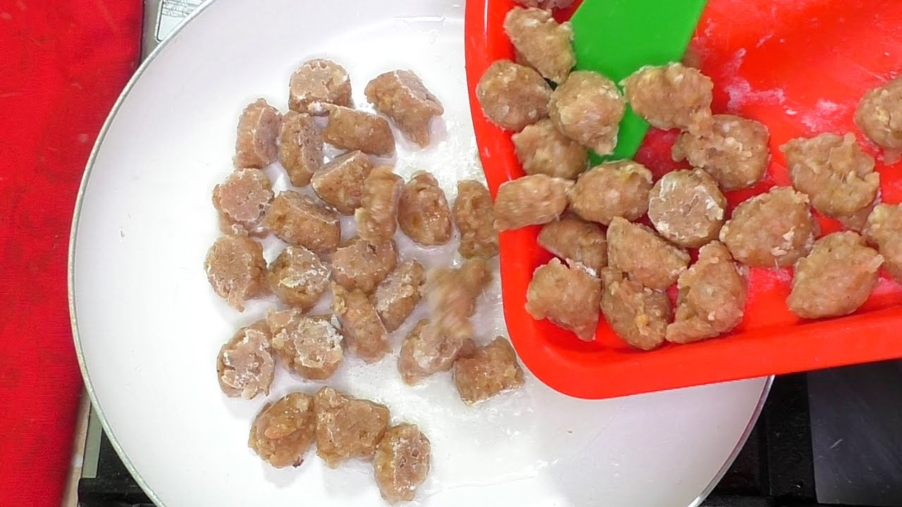 Накладываю фарш в бутылку и готовить фрикадельки становится намного проще!