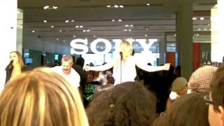 Natasha Bedingfield live @ Sony Store singing Can&#39;t Fall Down
