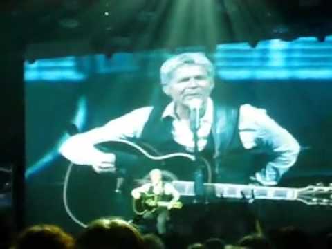 Claudio Baglioni imita Riccardo Cocciante