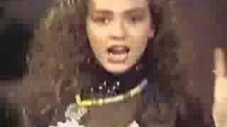 Download lagu Thalia - Amarillo Azul mp3