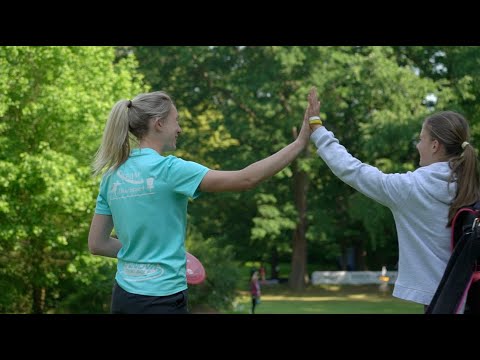 Kristi Unt Throws In from 343ft at Konopiště Open 2023 presented by Discmania