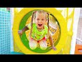 Roma y Diana juegan con Mamá – Divertido parque infantil para la familia Roma y Diana juegan con Mamá – Divertido parque infantil para la familia