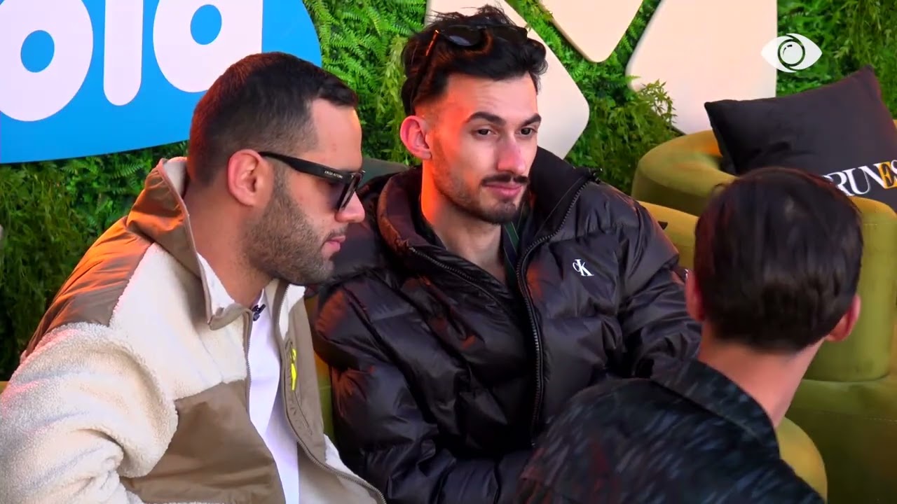 Kam rënë nga pema…/ Juxhini u tregon banorëve incidentin që ka pësuar gjatë xhirimit të një filmi