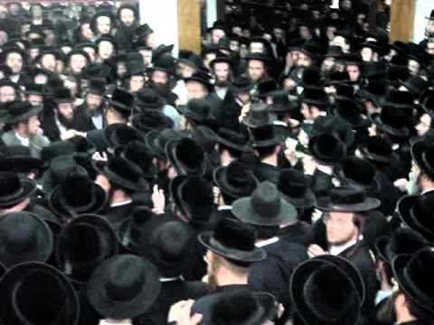 taking out the mita of the kretshnifer synagouge