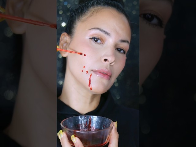 Vídeo relacionado con Rubber Johnnies Perma Blood de Pale Night Productions, sangre falsa para accesorios de película y disfraces, brillante, impermeable, utilizada por Hollywood Movie Companies (224 ml)