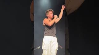 Download lagu Charlie Puth performs «Attention» at a Kiss 108's Kiss Concert. June 26, 2022 mp3
