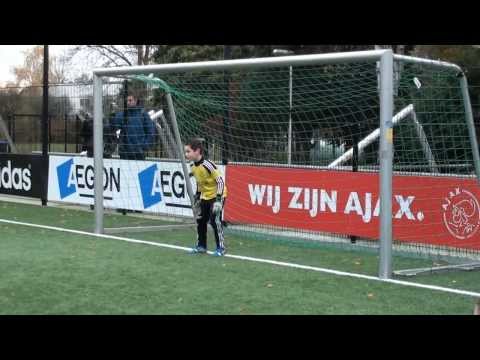 Bekerwedstrijd AJAX F2 - Jong Aalsmeer United F1 op 23-11-2013