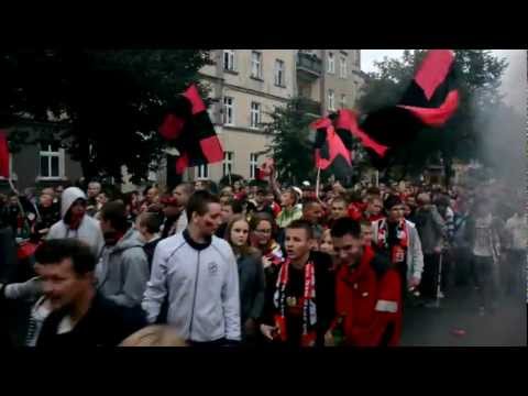Przemarsz kibiców na rynek po awansie Startu do Ekstraligi - Gniezno.com.pl 16 września 2012