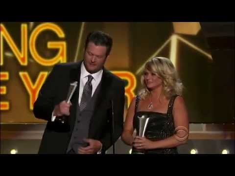 Sheryl Crow & Kacey Musgraves presents "Song of the Year" @ the ACM Awards 2013