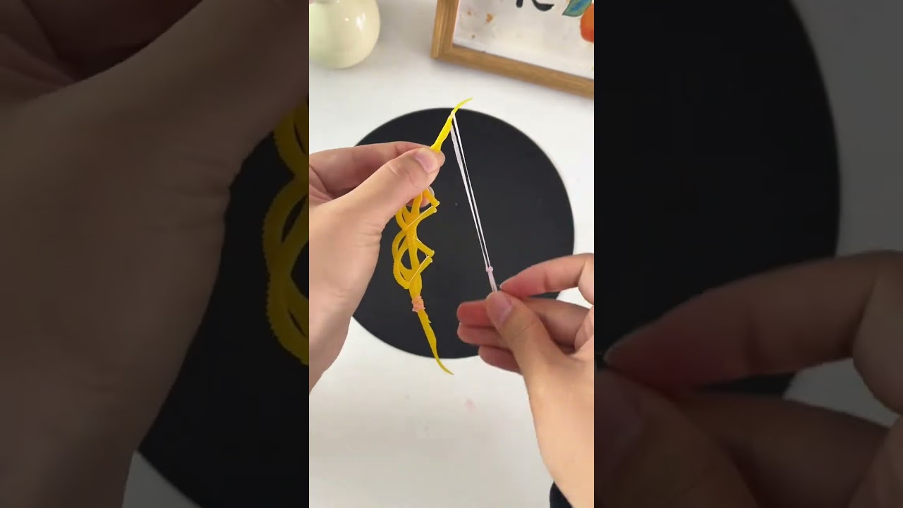 Mini bow and arrows. Making simple and fun mini bow and arrow cotton swabs with floss is not har