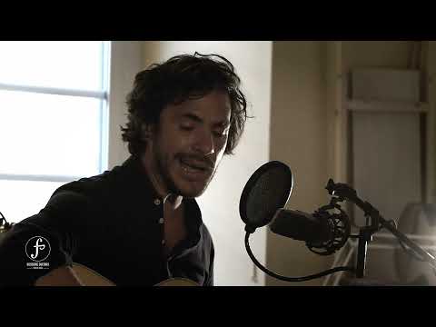JACK SAVORETTI - Singing to strangers / Unplugged Workshop Session live @ Sussone Guitars