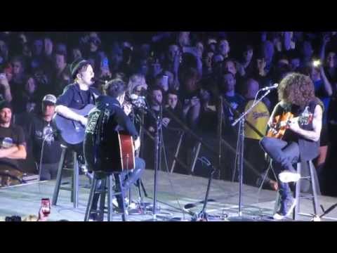 Fall Out Boy - Chicago Is So Two Years Ago (acoustic) Live Newcastle Arena 21/3/2014