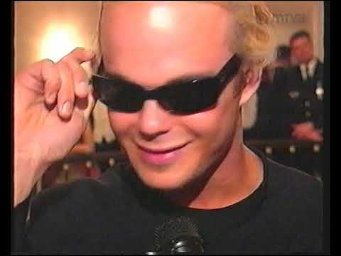 Lauri Ylönen ja Siiri Nordin Linnan juhlissa 2001