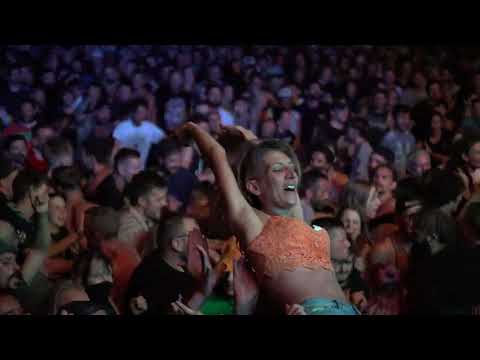 Lagwagon performing at Punk Rock Holiday