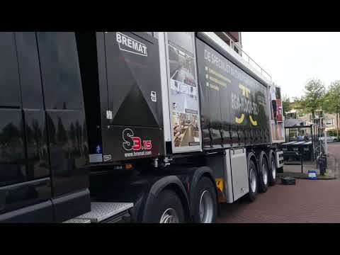 Bremat self supporting Egalinetruck van Egafloortec de specialist in cementgebonden gietvloeren.