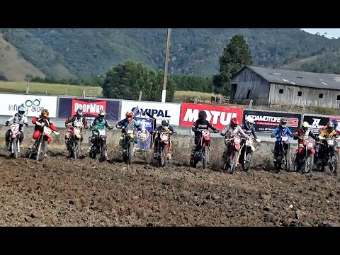 Disputa forte e equilibrada na Corrida da FL Nacional no Velocross em Bom Retiro SC