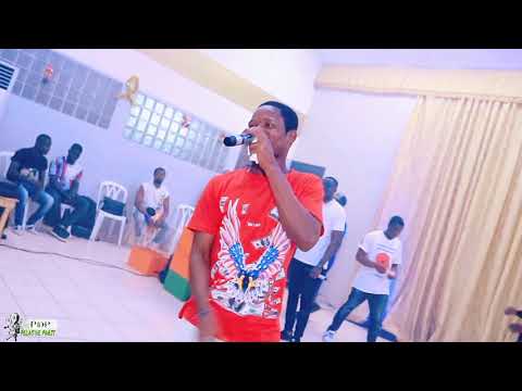 Joël 5 étoiles au concert d' anti virus à la salle polyvalente de vridi cité à port Bouët...