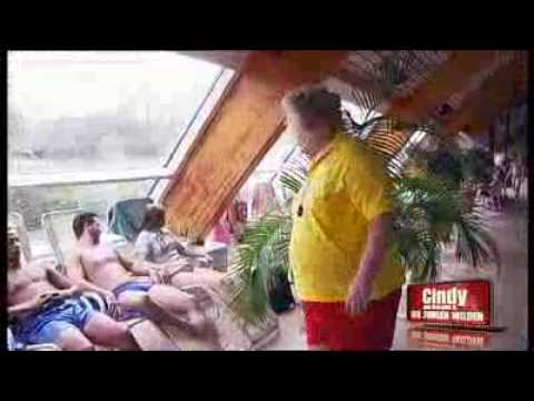 cüündy im schwimmbad