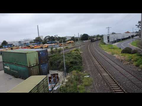 Pacific National's 9784V (NR67) arrives at Sadleirs Logistics in Spotswood, VIC.