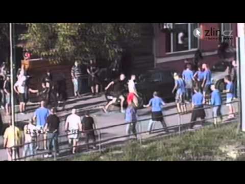 Čtyři fanoušci Slavie Praha si za řádění ve Zlíně vyslechli obvinění